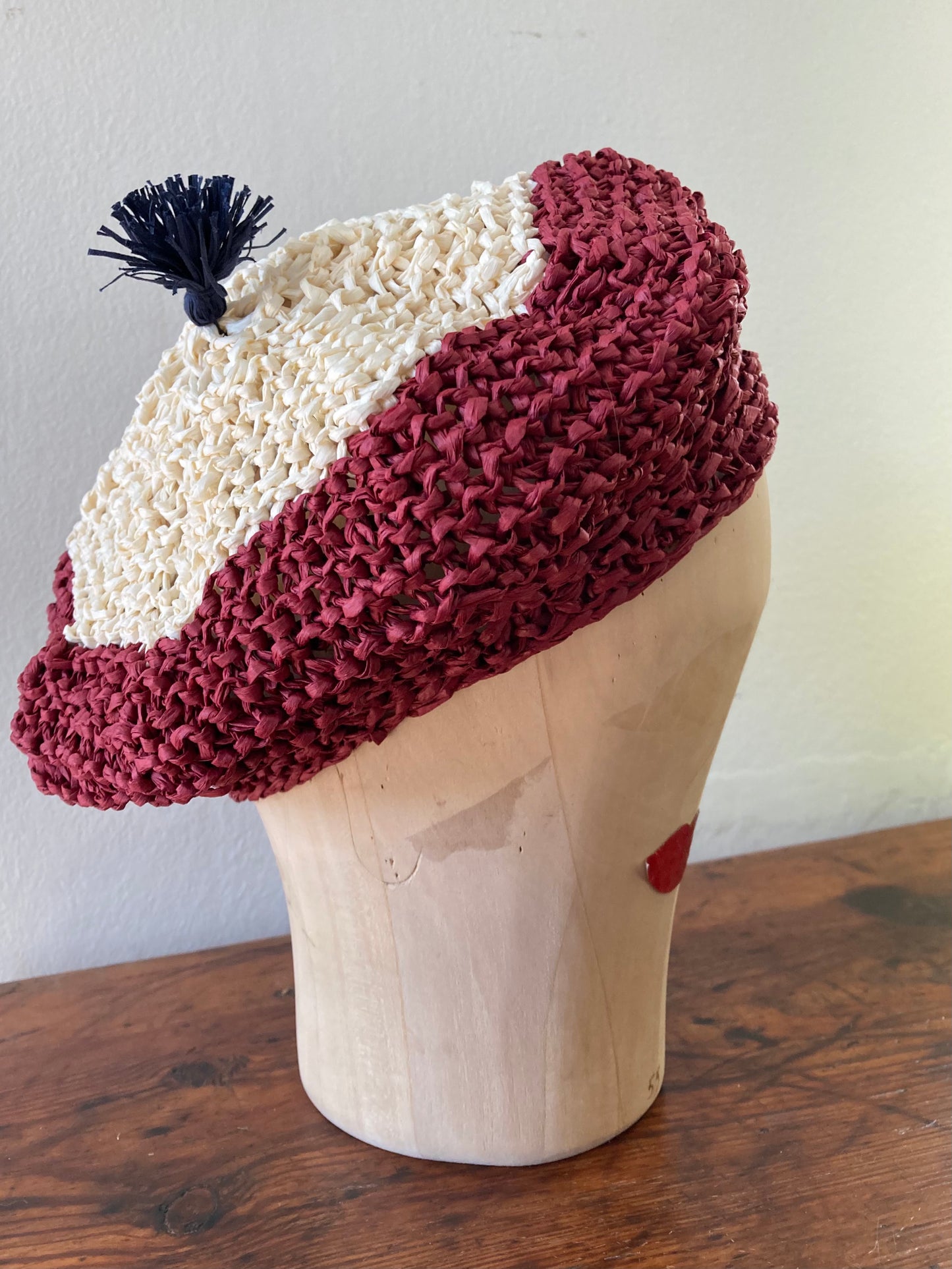 Tricolor Beret a Little to a Side