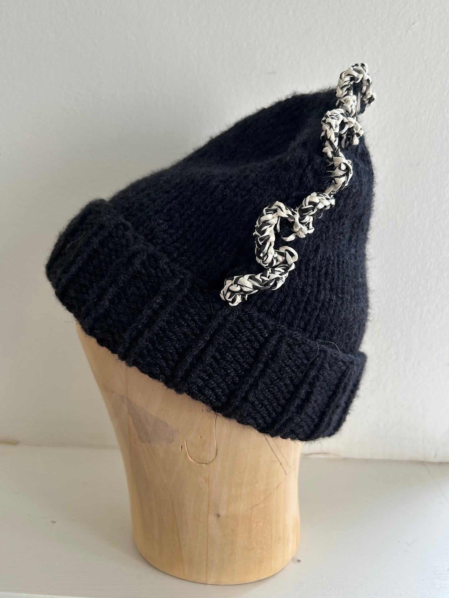 Black Hat with Salt & Pepper Frills