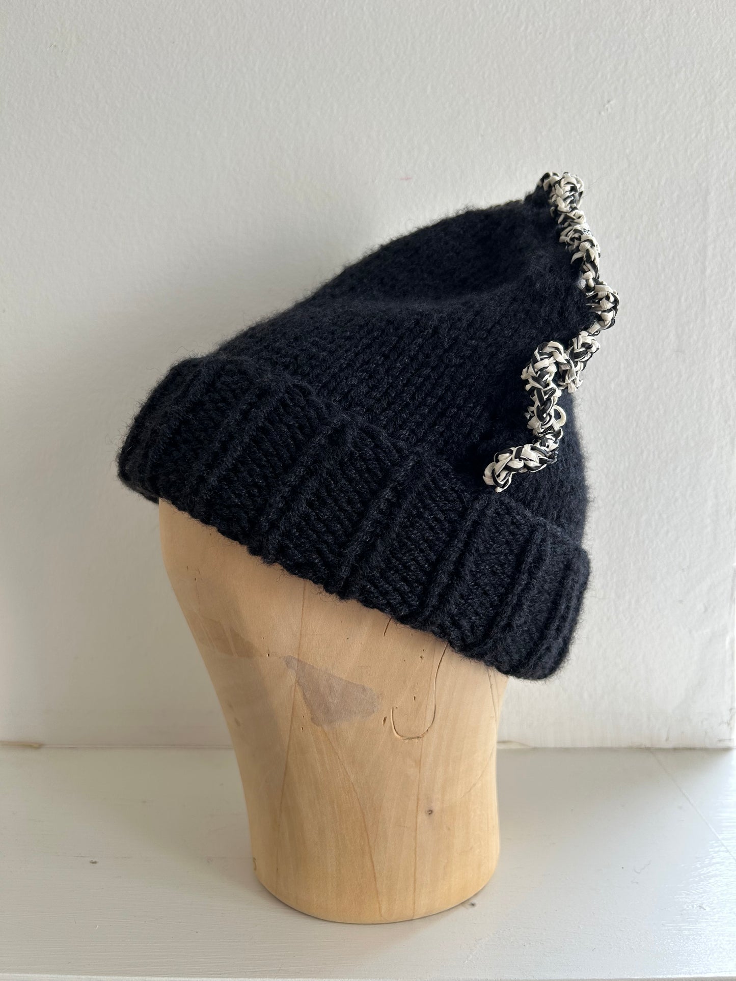 Black Hat with Salt & Pepper Frills